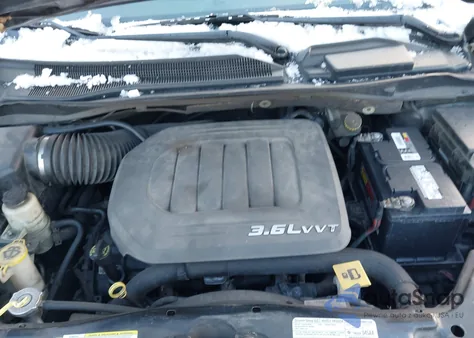 2013 Chrysler Town & Country Touring из США, поврежденный, VIN 2C4RC1BG8DR526533